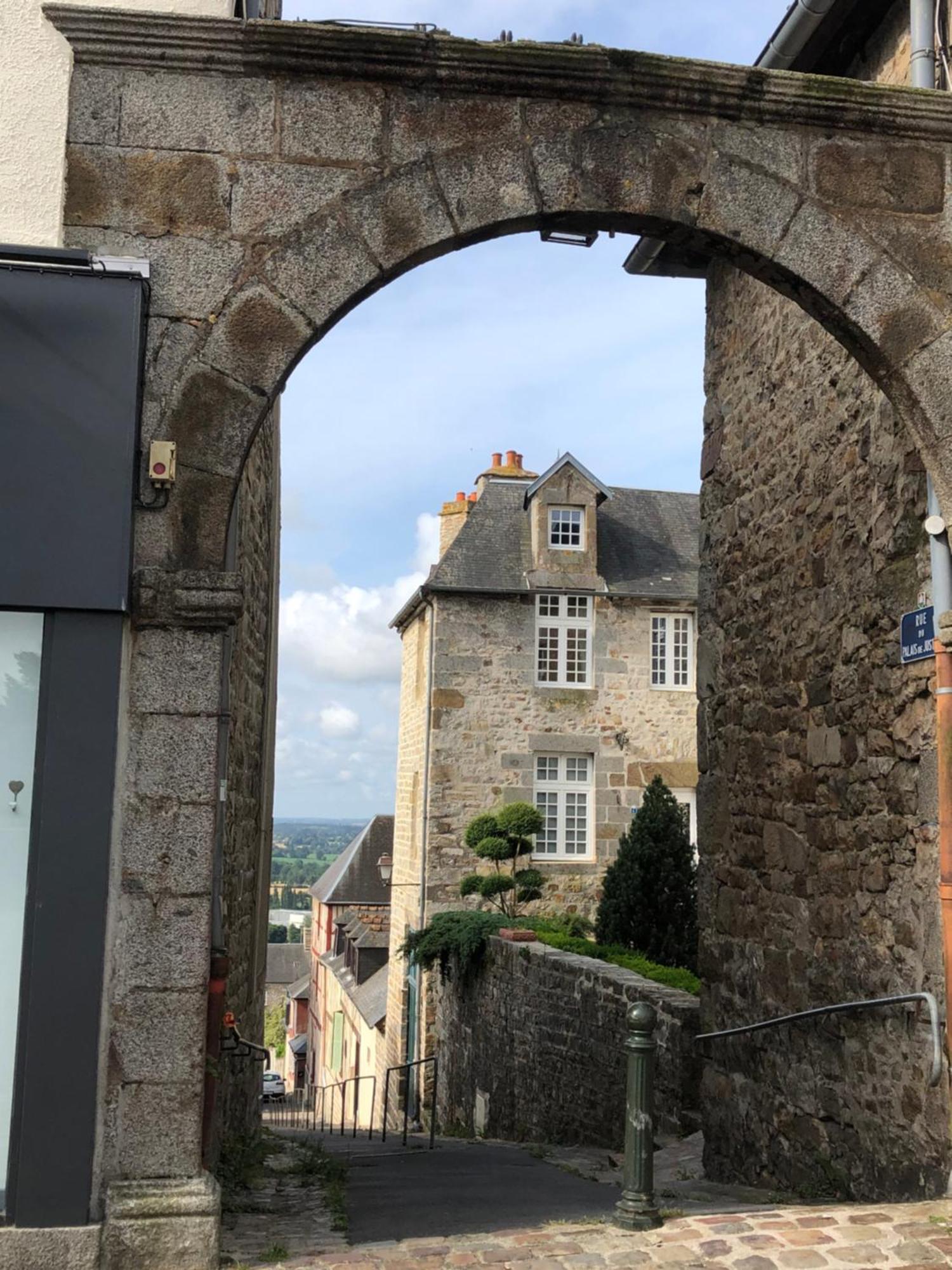 La Maison Sur Les Remparts Domfront  Luaran gambar